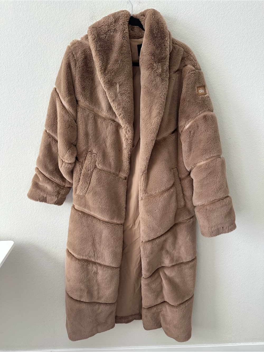 ALO YOGA Faux Fur Cascade Jacket in Toasted Almond Brown SZ XS - Picture 2 of 7